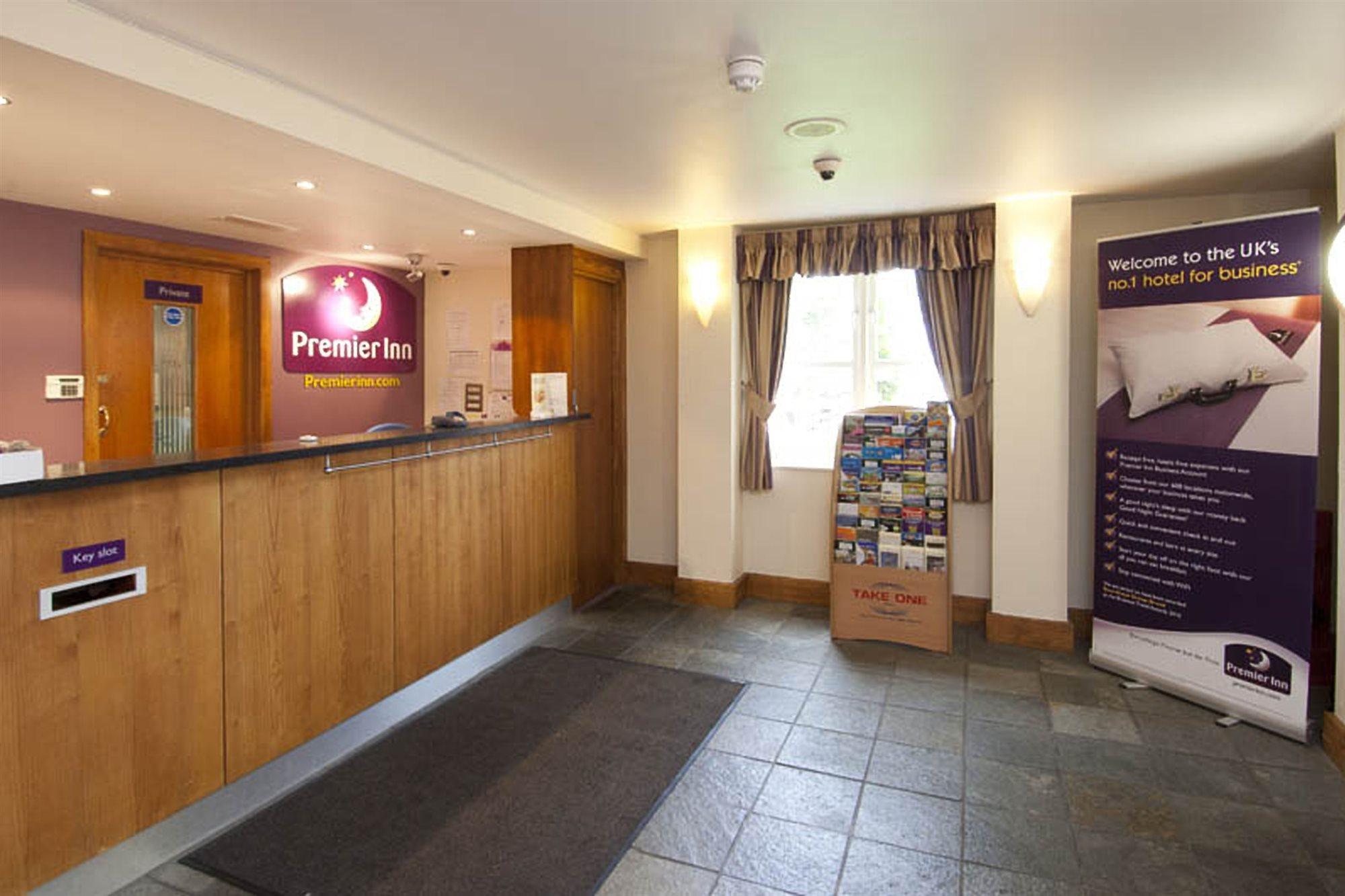 Premier Inn Manchester - Heaton Park Экстерьер фото