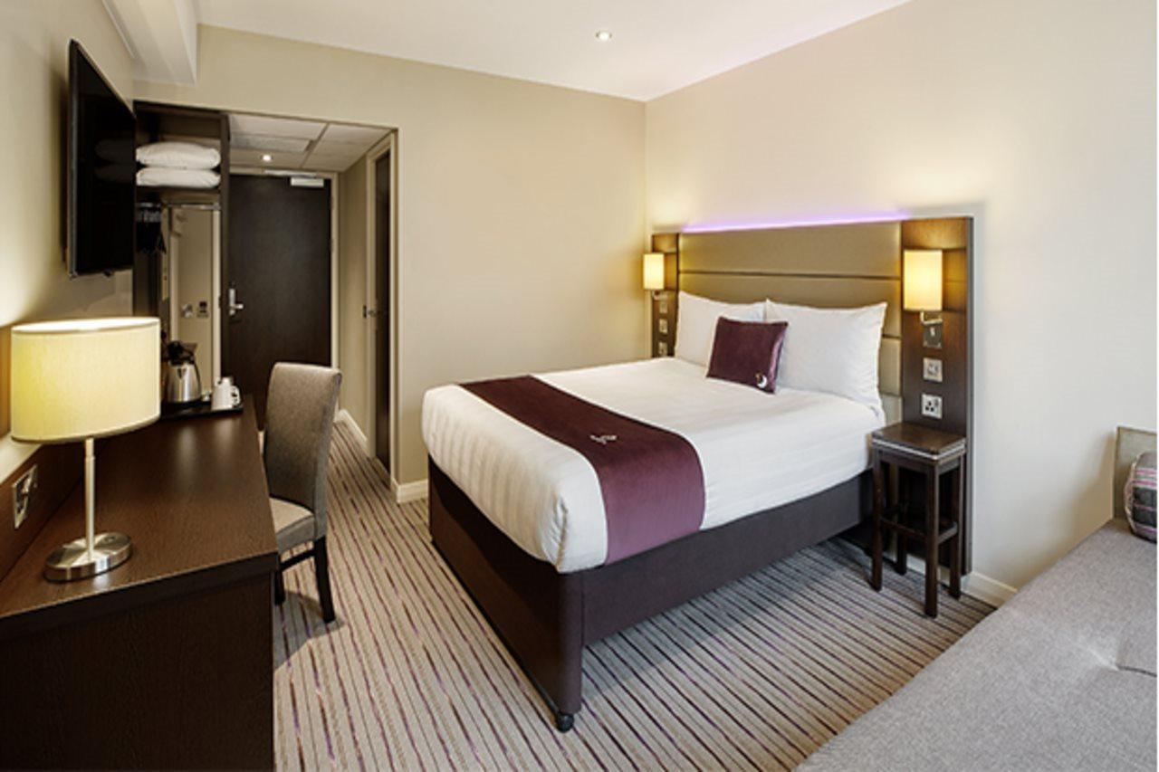 Premier Inn Manchester - Heaton Park Экстерьер фото