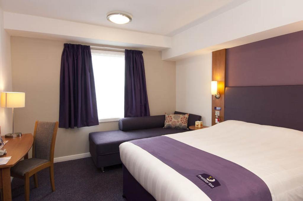 Premier Inn Manchester - Heaton Park Экстерьер фото