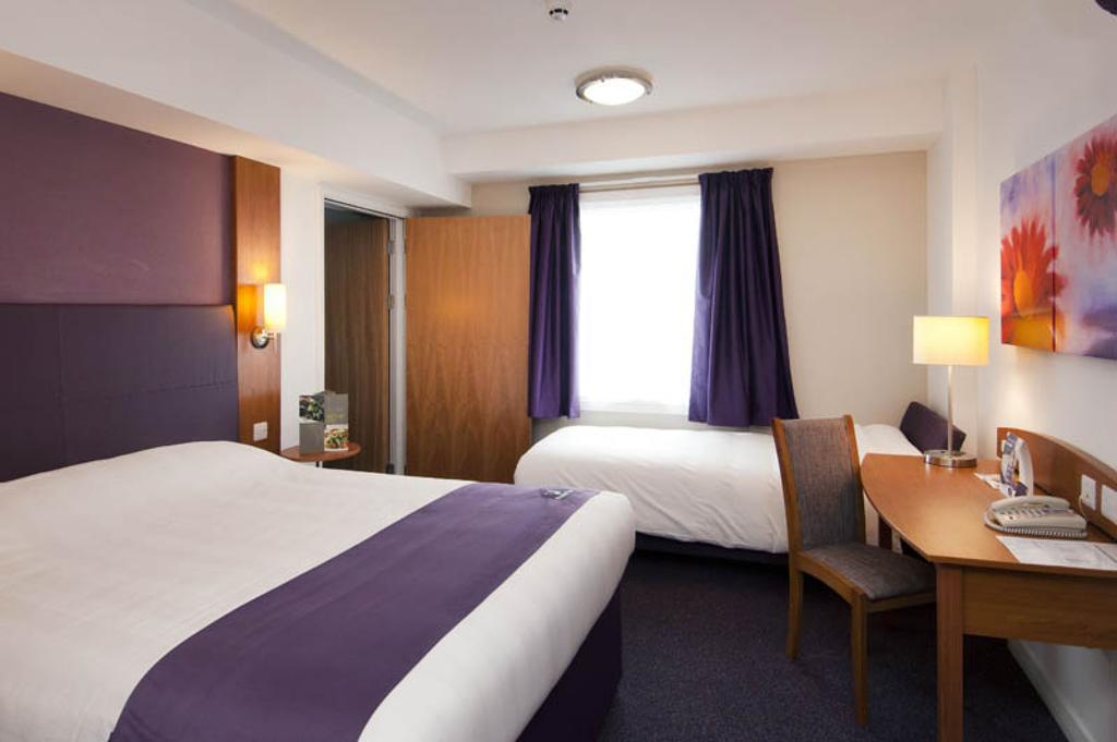 Premier Inn Manchester - Heaton Park Экстерьер фото